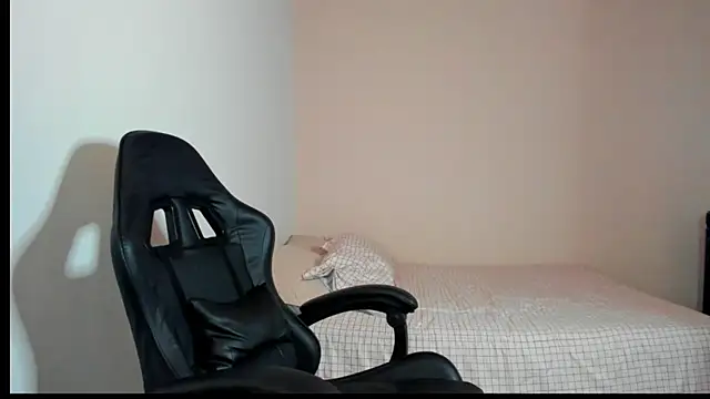 nina pons online show from March 3, 8:48 pm