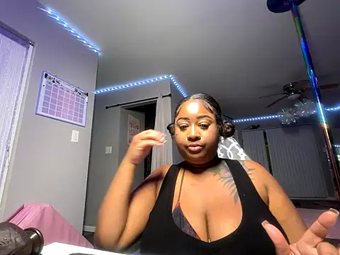 youluuvxo online show from October 11, 12:04 am