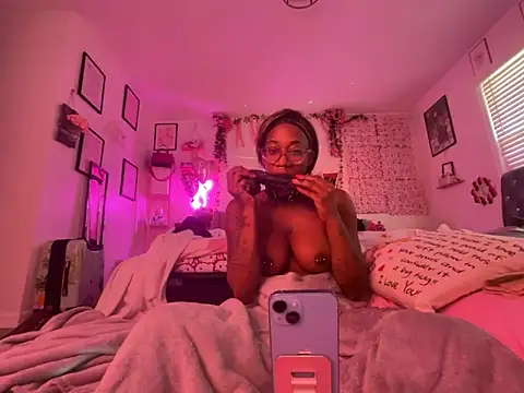 VixenCapri online show from January 5, 7:28 pm