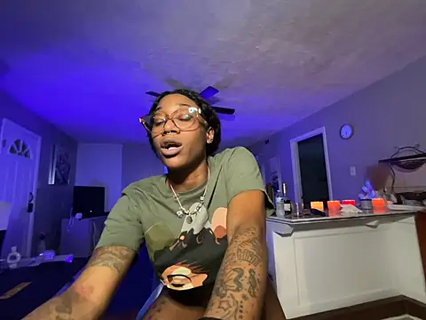 VixenCapri online show from March 14, 10:00 pm