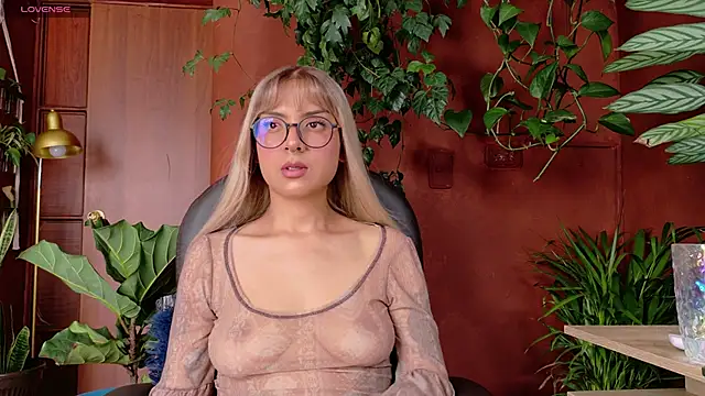 Yeriawaddell  online show from May 19, 8:49 pm