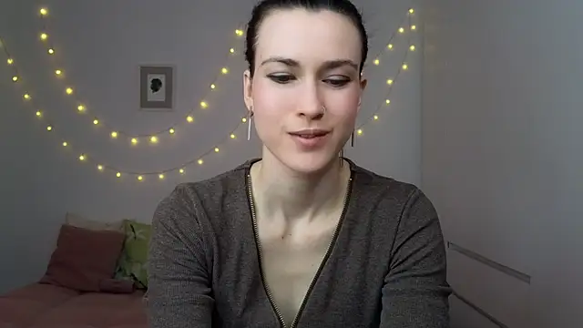 AliciaNewell online show from June 6, 3:40 pm