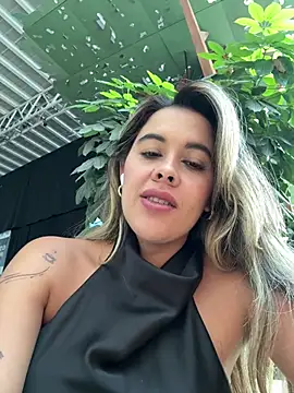 Emilia Bakerr online show from May 22, 7:01 pm
