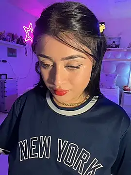 lucianaroy online show from May 7, 3:33 am