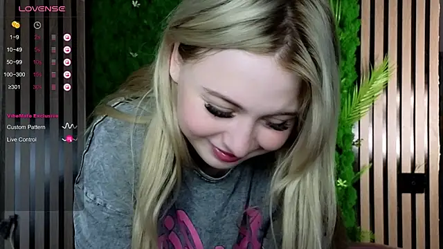 shy blondiee online show from November 3, 9:52 pm