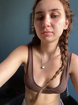 QuitieLia online show from May 22, 7:17 am