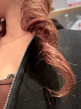 QuitieLia online show from October 12, 9:33 am