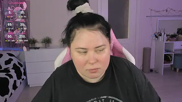 Akemi BBW online show from May 20, 9:17 am