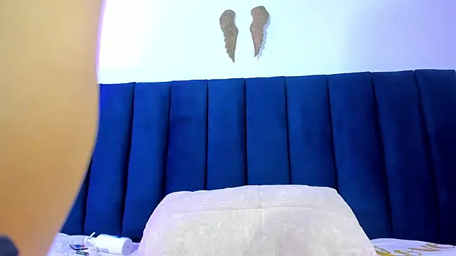 Anette  online show from April 1, 7:55 pm