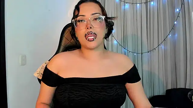 willow poisson online show from May 16, 6:18 pm