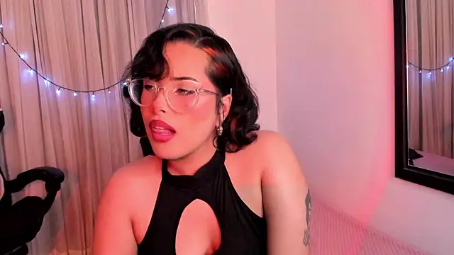 willow poisson online show from May 5, 5:38 pm