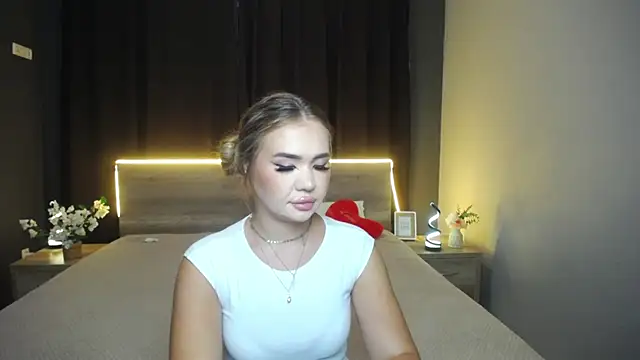 StacyYellig online show from July 14, 8:24 pm