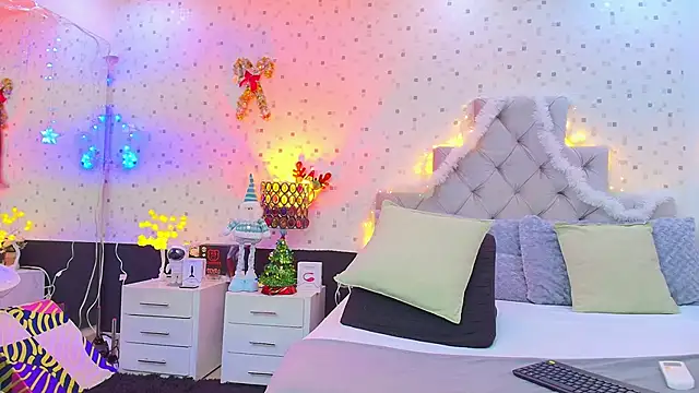 JulietaReyess online show from December 19, 12:19 pm