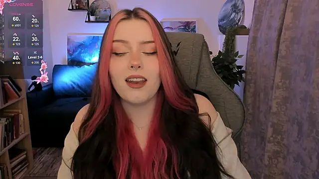 CoralineKeyns online show from May 6, 5:44 am