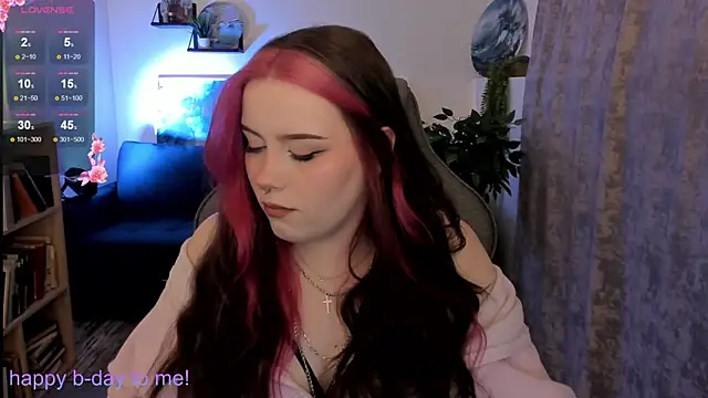 CoralineKeyns online show from May 14, 5:57 am