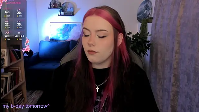 CoralineKeyns online show from May 13, 5:46 am
