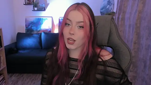 CoralineKeyns online show from May 22, 7:28 am
