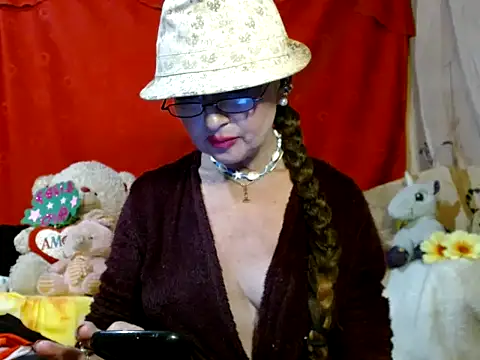 hottieperla online show from April 15, 7:58 pm