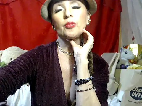 hottieperla online show from December 14, 8:14 pm