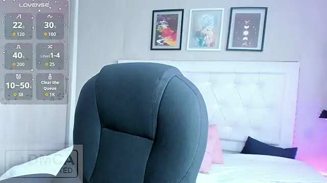 emma  smith1 online show from March 26, 1:13 pm