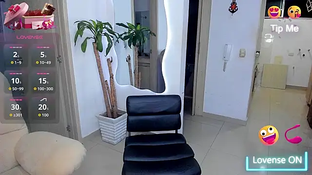 AbrilStivenson  online show from October 4, 1:44 am