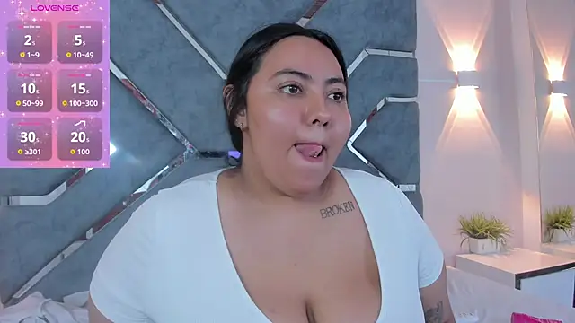 LucciaPorter online show from May 19, 1:51 pm