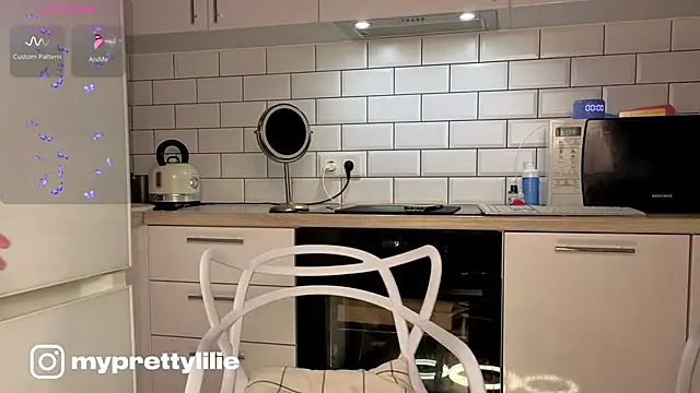 PrettyLilie online show from March 27, 5:02 pm