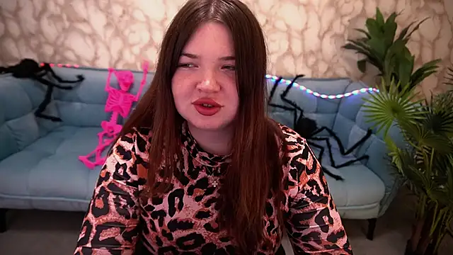 RosieMoons online show from October 25, 7:32 pm