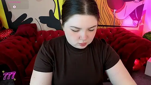 RosieMoons online show from April 5, 7:24 pm