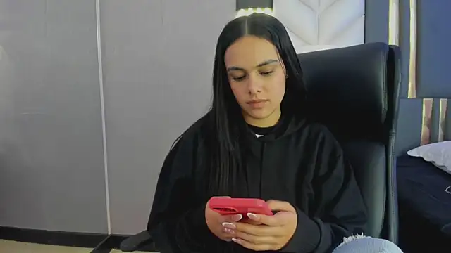 ChloeHarper  online show from March 18, 4:34 pm