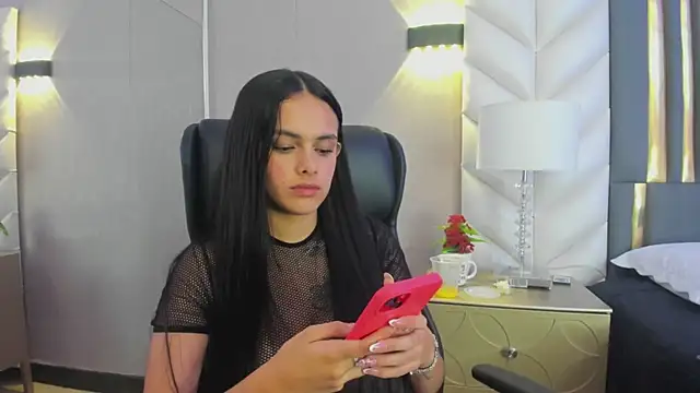 ChloeHarper  online show from March 17, 4:00 pm