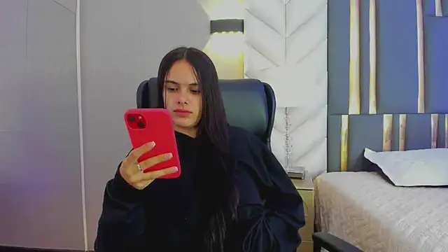 ChloeHarper  online show from May 1, 11:57 am