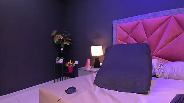 mia milff online show from May 15, 7:38 pm