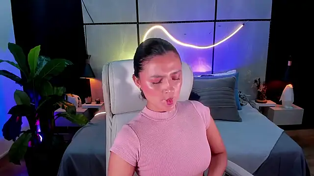 Gia Mazzon online show from September 25, 5:44 pm