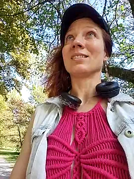 Exhibitionsplit online show from October 14, 1:14 pm