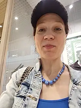 Exhibitionsplit online show from May 5, 3:37 pm