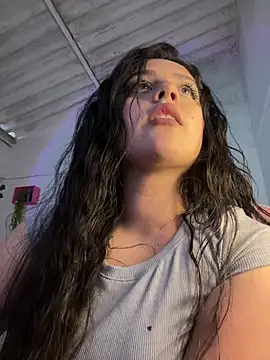 violet-333 online show from April 8, 6:10 pm