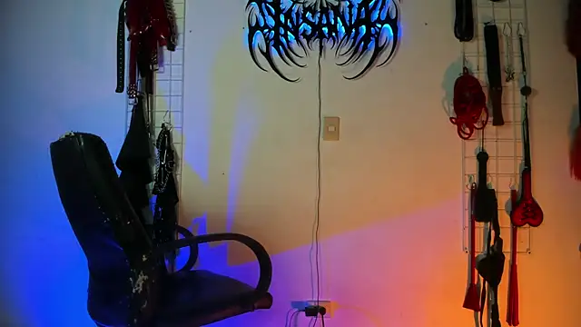irregular fetish  online show from May 13, 9:20 pm