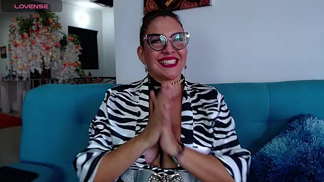 dakota johnson10 online show from October 27, 8:03 pm