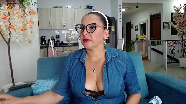 dakota johnson10 online show from October 10, 8:03 pm