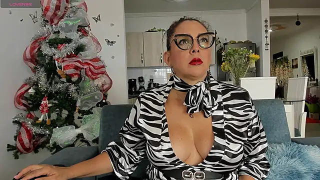 dakota johnson10 online show from November 5, 9:20 pm