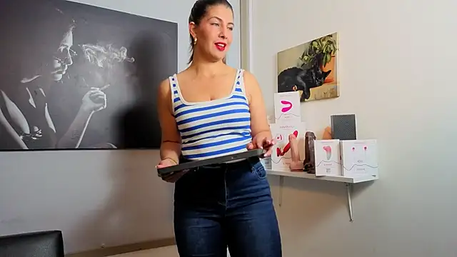 scarlett moore online show from May 6, 2:21 pm