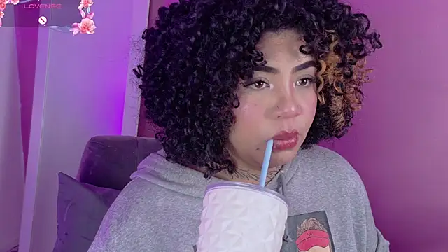 foxxy-lov3 online show from May 10, 2:08 pm