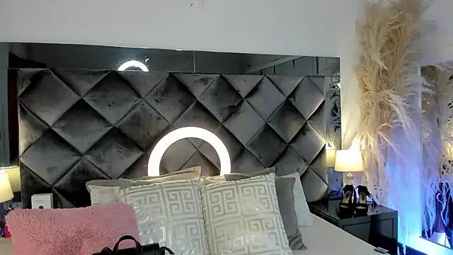 sofhiaa adaams online show from October 18, 10:33 pm