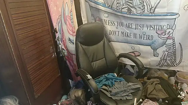 Ombeline1 online show from April 3, 5:00 pm