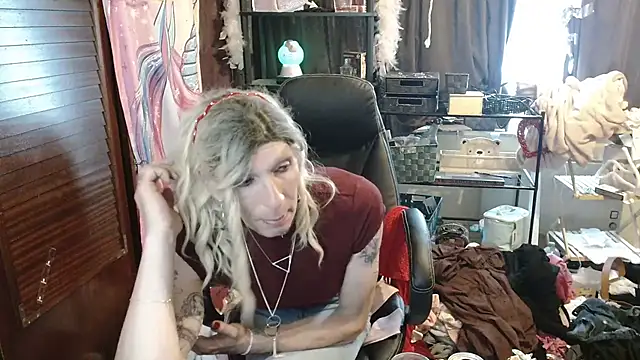 Ombeline1 online show from November 1, 11:47 am