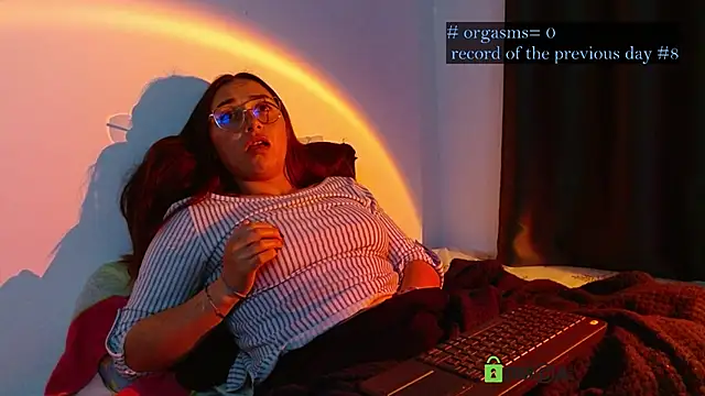 Hot Candy  online show from October 20, 4:15 am