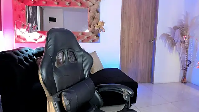 AmelyaMann online show from May 24, 1:43 pm