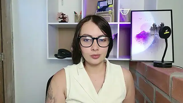 lalawhitte online show from May 25, 5:34 pm