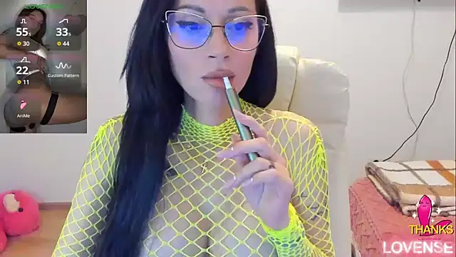 kissnicol32 online show from May 9, 4:09 pm